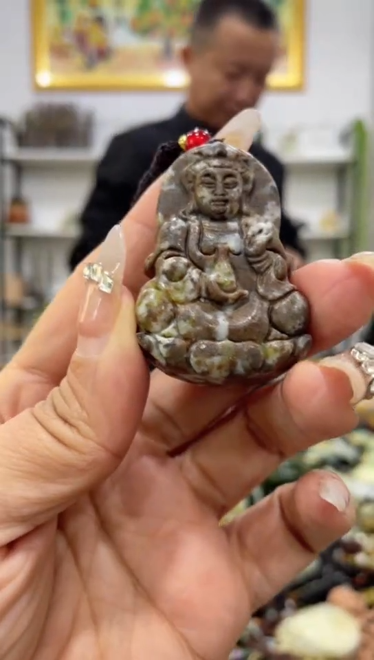 未镶嵌蛇纹石玉吊坠   