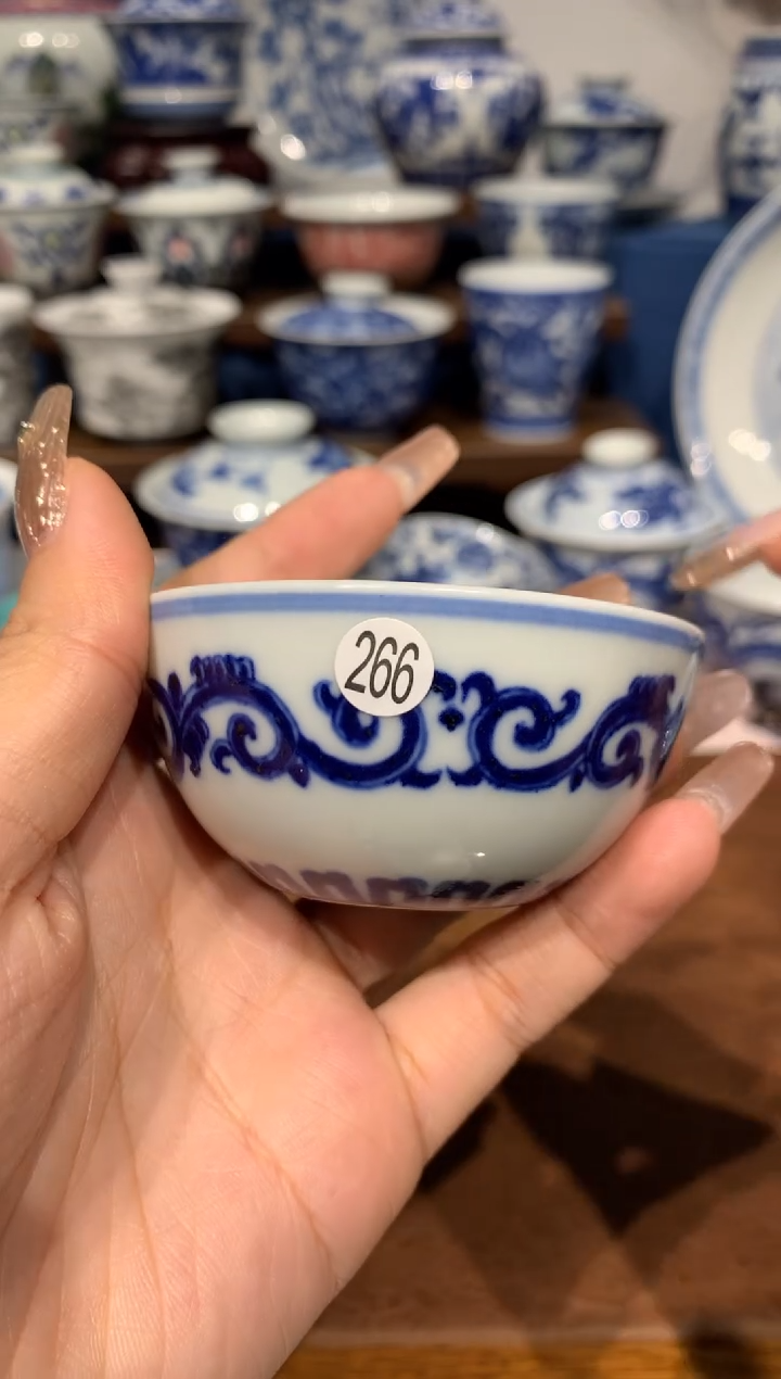 【闪购商品】摆件青花龙纹的卧足杯额