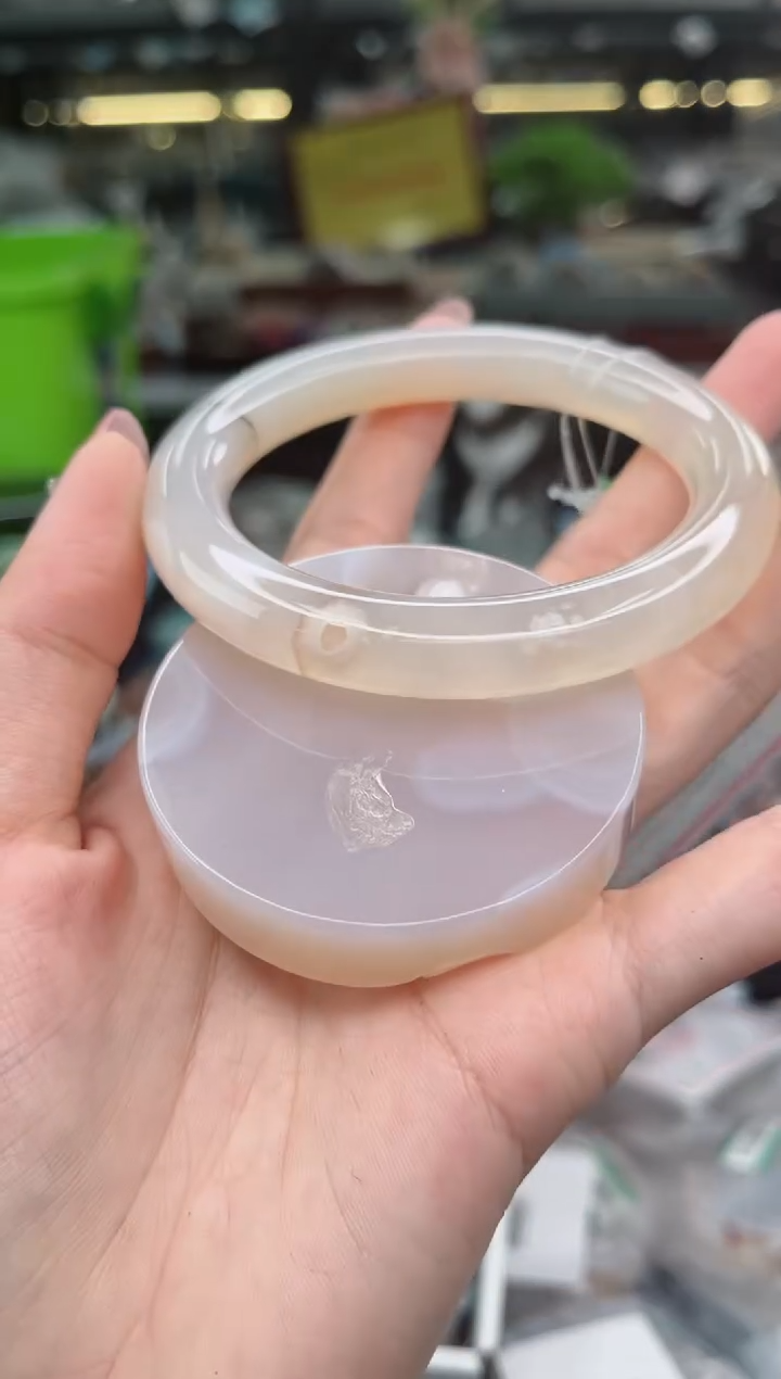 【闪购商品】石英质玉手镯未镶嵌58圈口（赠品镯心）1507791