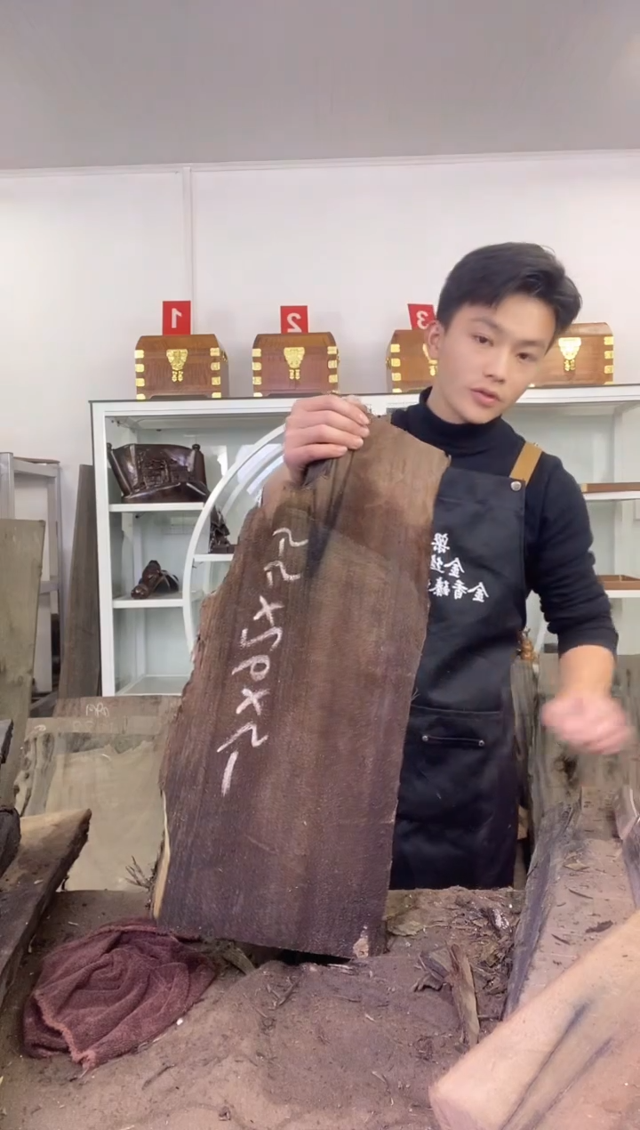 一**雷金丝楠木原料木材