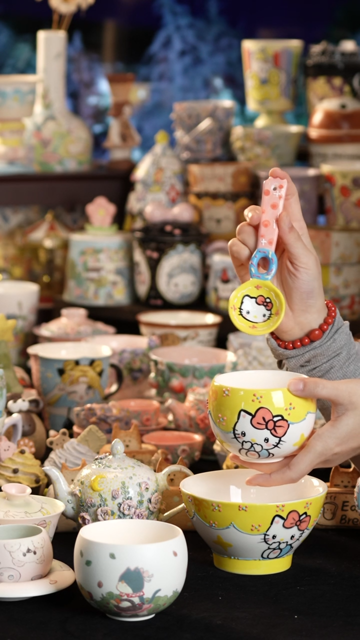 摆件陶景德镇釉下彩手绘设计师款陶瓷