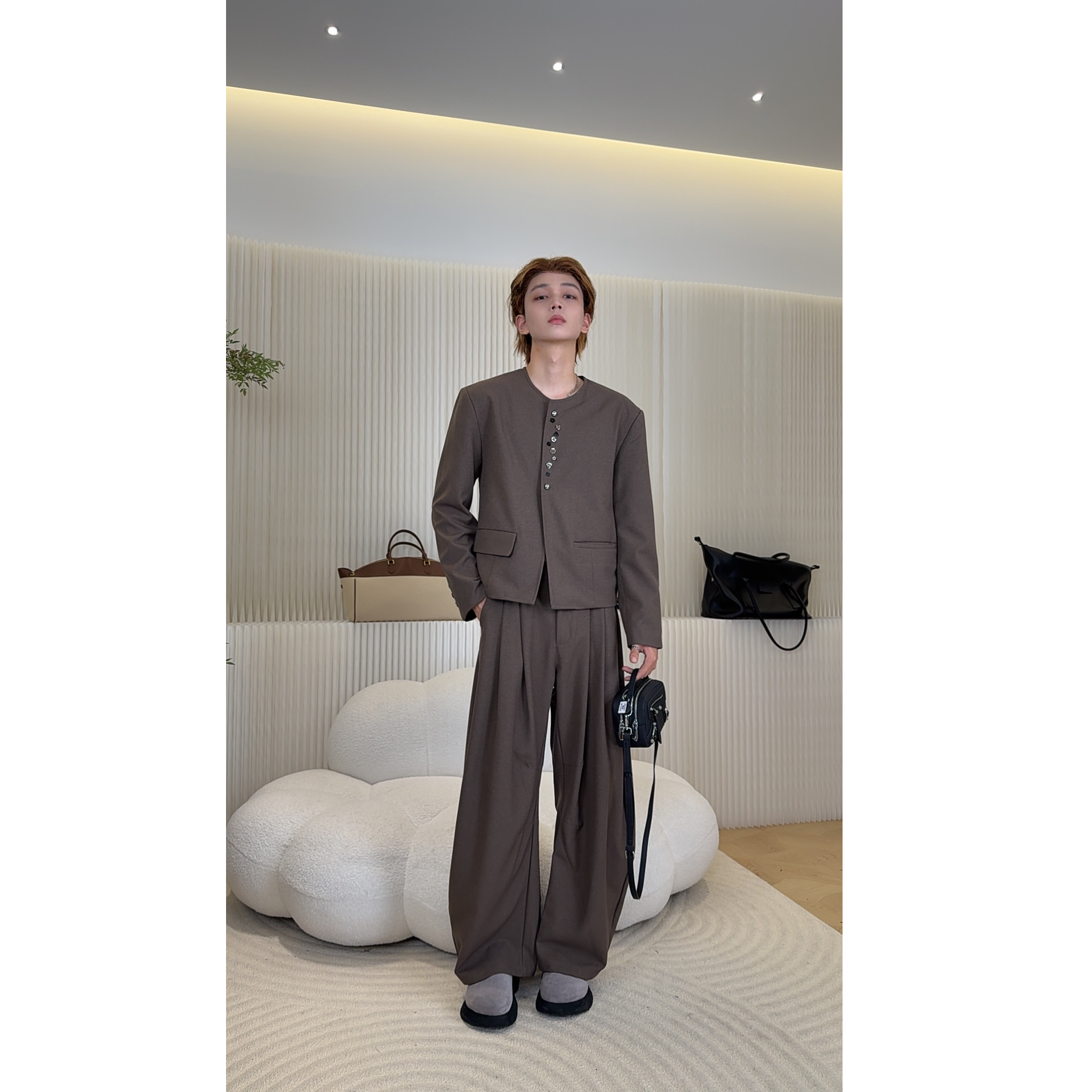 立体裁剪弯刀阔腿西装裤休闲垂感铆钉装饰慵懒拖地裤男