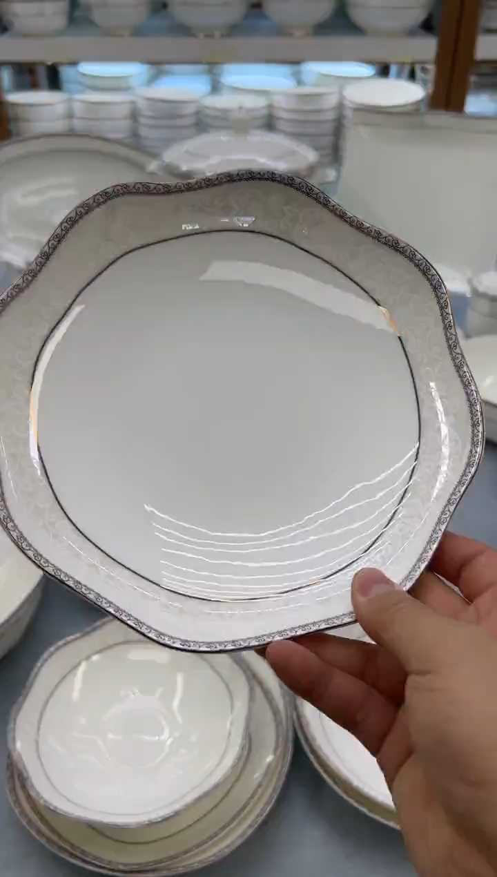 骨瓷玲珑8花2个    