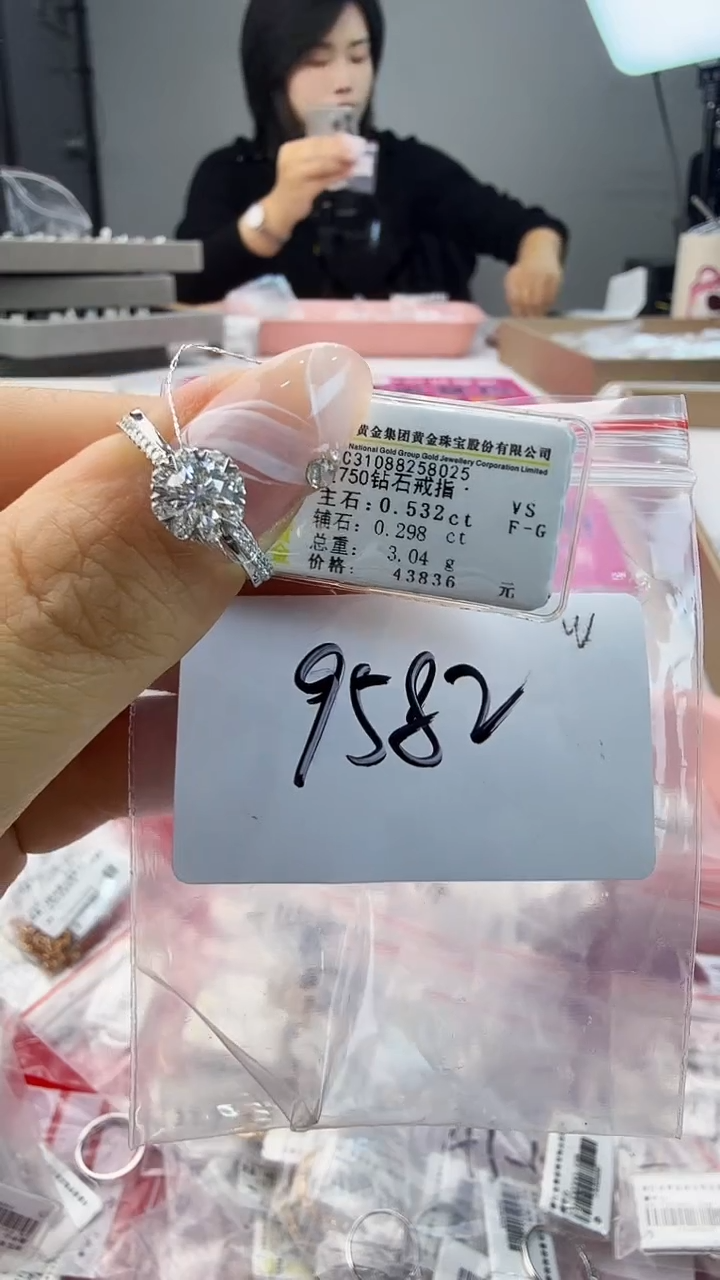 18K金镶嵌戒指/指环钻石星哥臻选【全新品牌天然真金真钻】