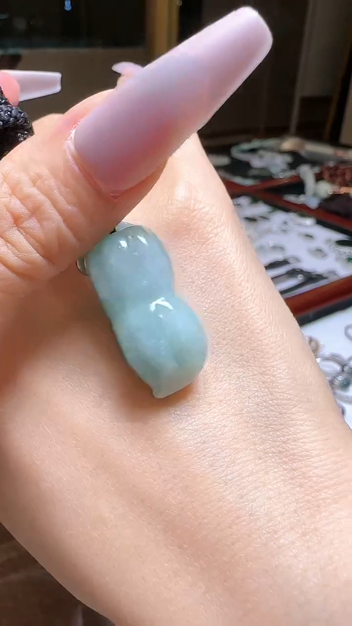 【闪购商品】翡翠吊坠(不含链)未镶嵌翡翠