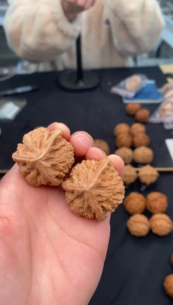 【闪购商品】文玩核桃把件盘山奔40-t933