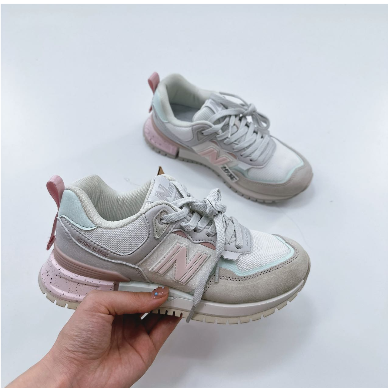 70033高端专享四季款舒适运动鞋象牙灰/乳白（成人运动鞋）