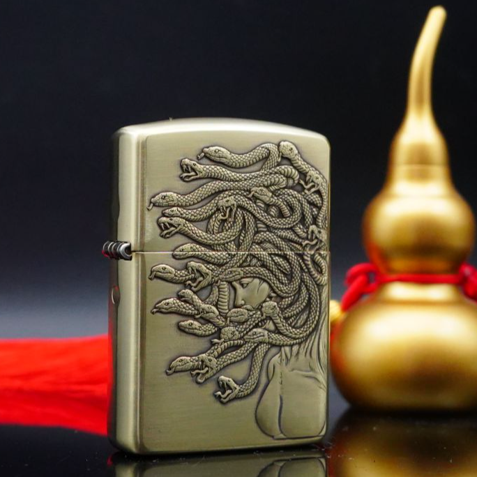 ZIPPO/之宝打火机XF盔甲黄铜珀尔修斯枭首美杜莎 DY9912DK