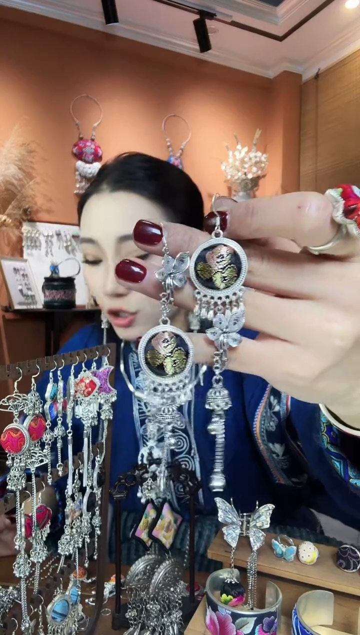 【闪购商品】刺绣纯手工民族风耳环