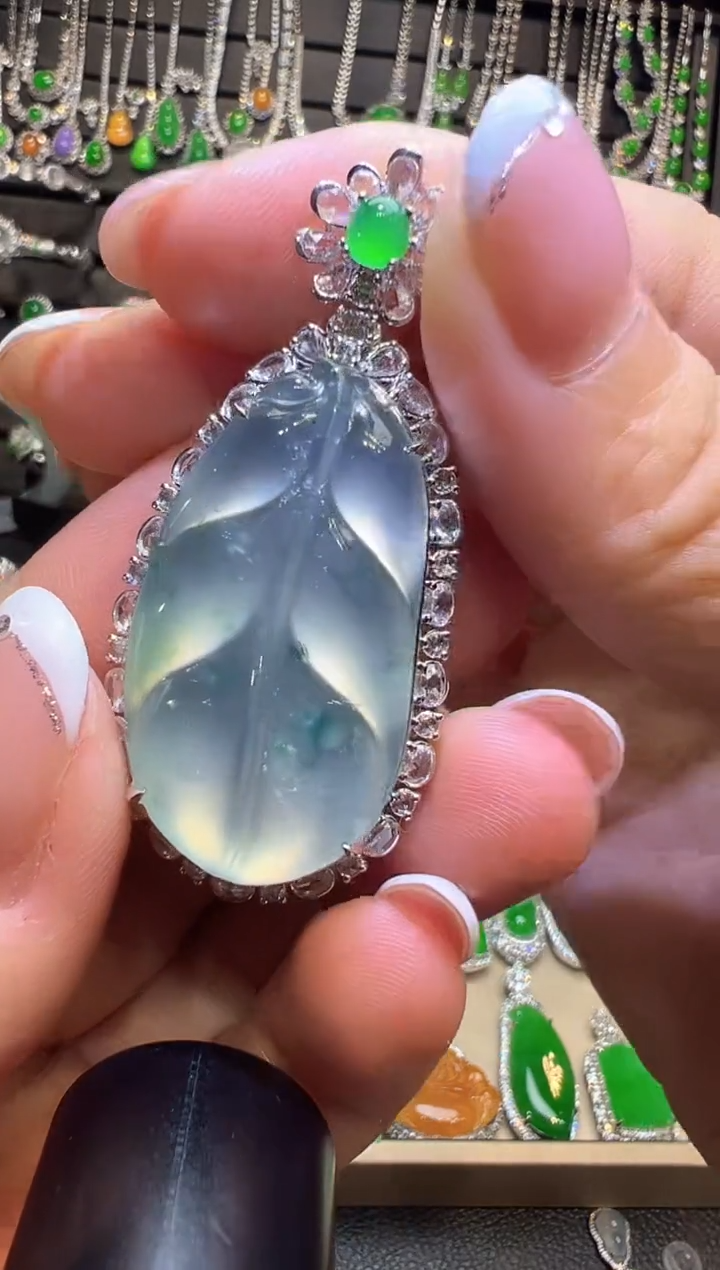 毛衣链18K金镶嵌翡翠叶子