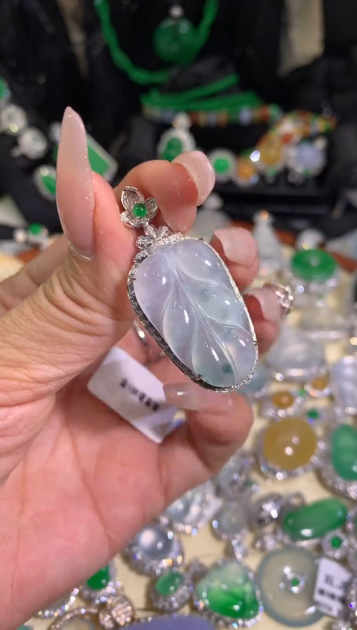 【闪购商品】翡翠吊坠(不含链)18K金镶嵌十一缅甸翡翠K金镶嵌吊坠