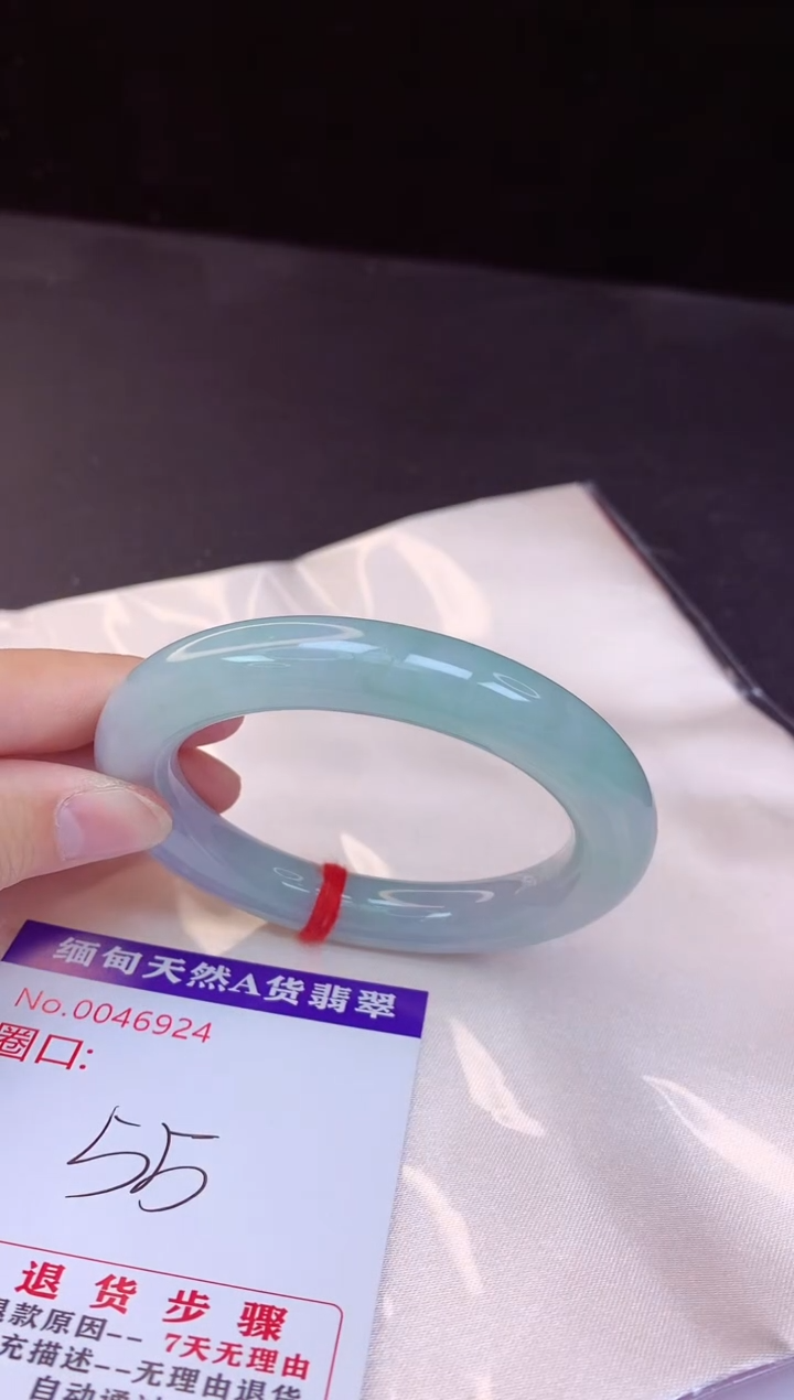 【闪购商品】翡翠手镯未镶嵌55+