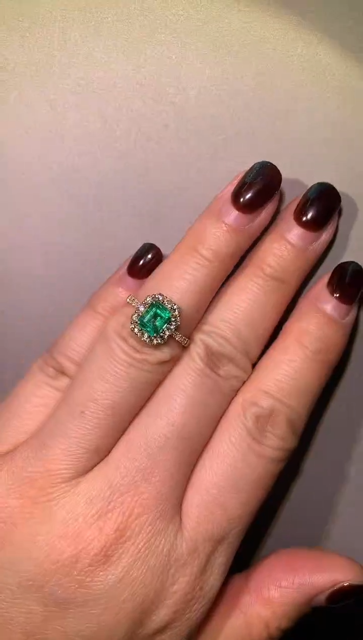 【闪购商品】祖母绿戒指18K金镶嵌主石1.36cGRC