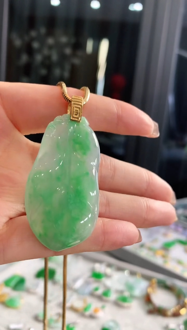 【闪购商品】翡翠吊坠(不含链)18K金镶嵌吊坠
