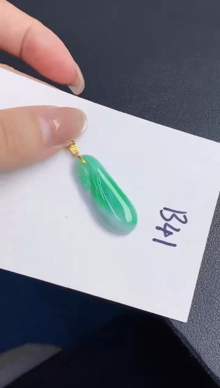 翡翠18K金镶嵌颈饰00000000000