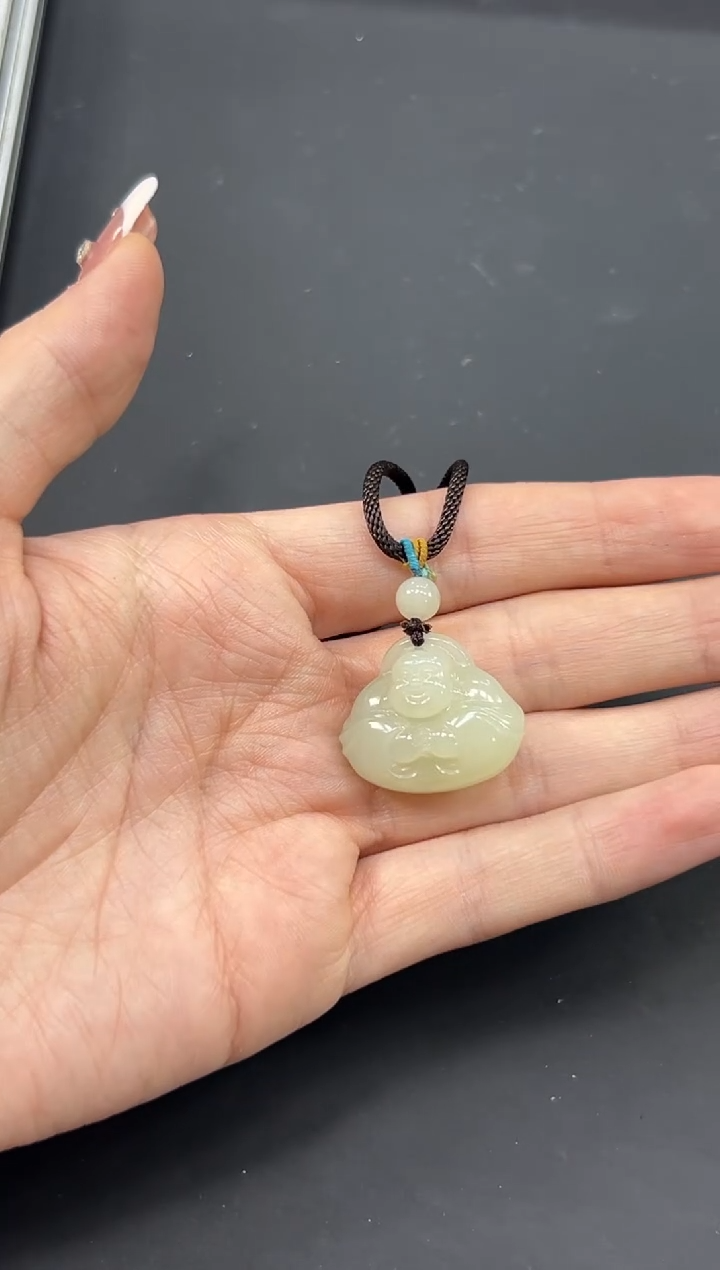 【闪购商品】和田玉吊坠(赠链)未镶嵌且末微色差迪克兰吊坠