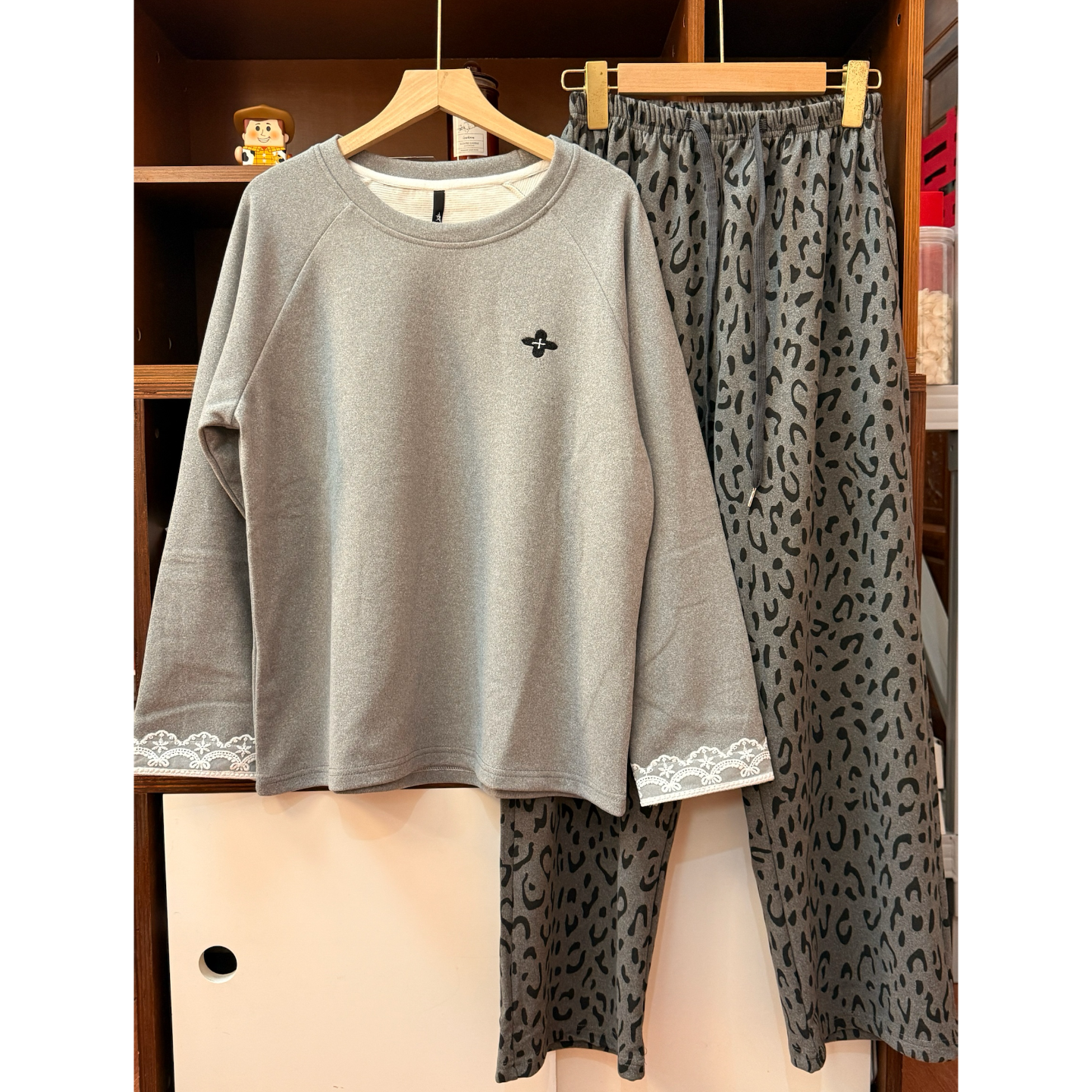 羊毛绒睡衣女冬加厚长袖灰色豹纹裤保暖2025年新款秋冬家居服套装
