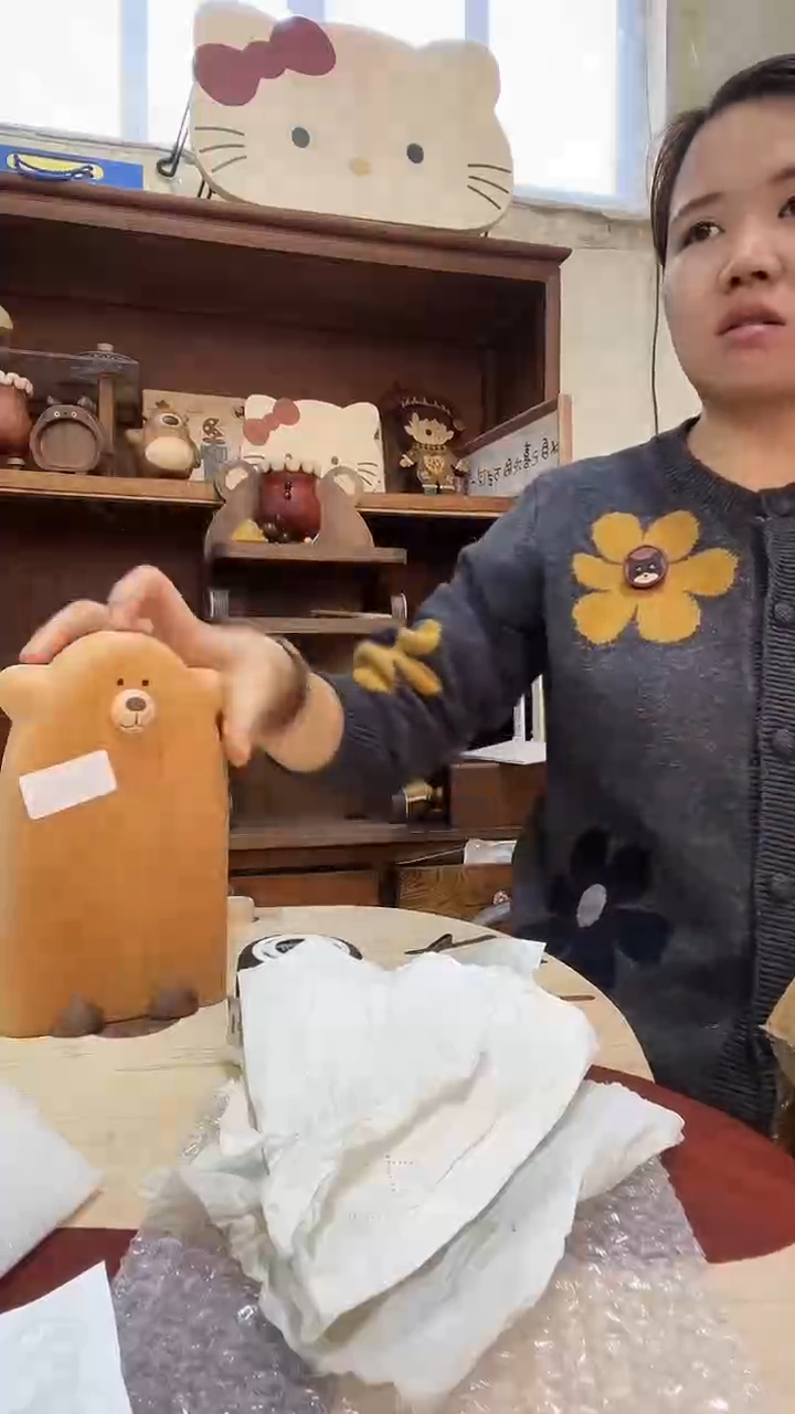 木榉木小熊插花器  编号635