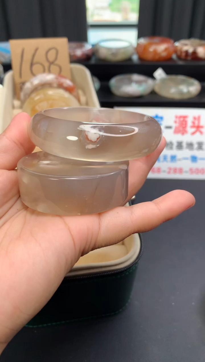 石英质玉手镯未镶嵌赠送镯心（圈口57