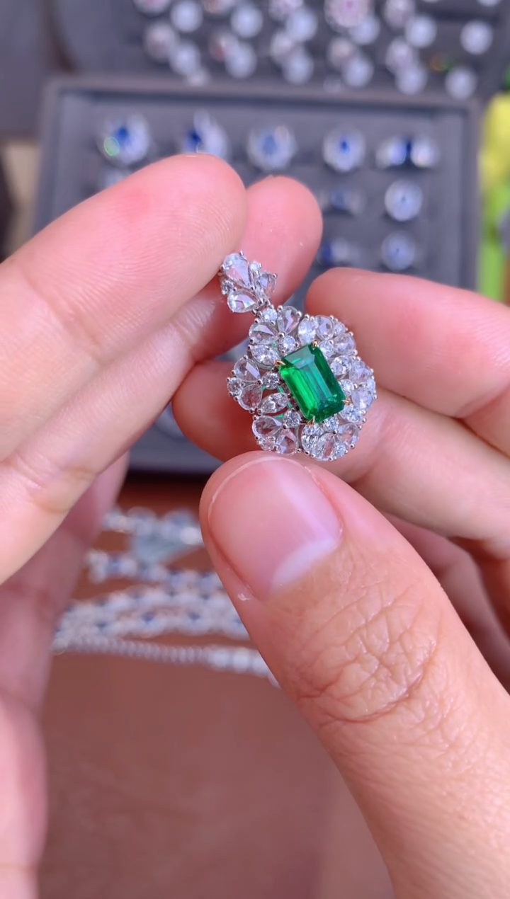 【闪购商品】祖母绿吊坠(不含链)18K金镶嵌0.73CT