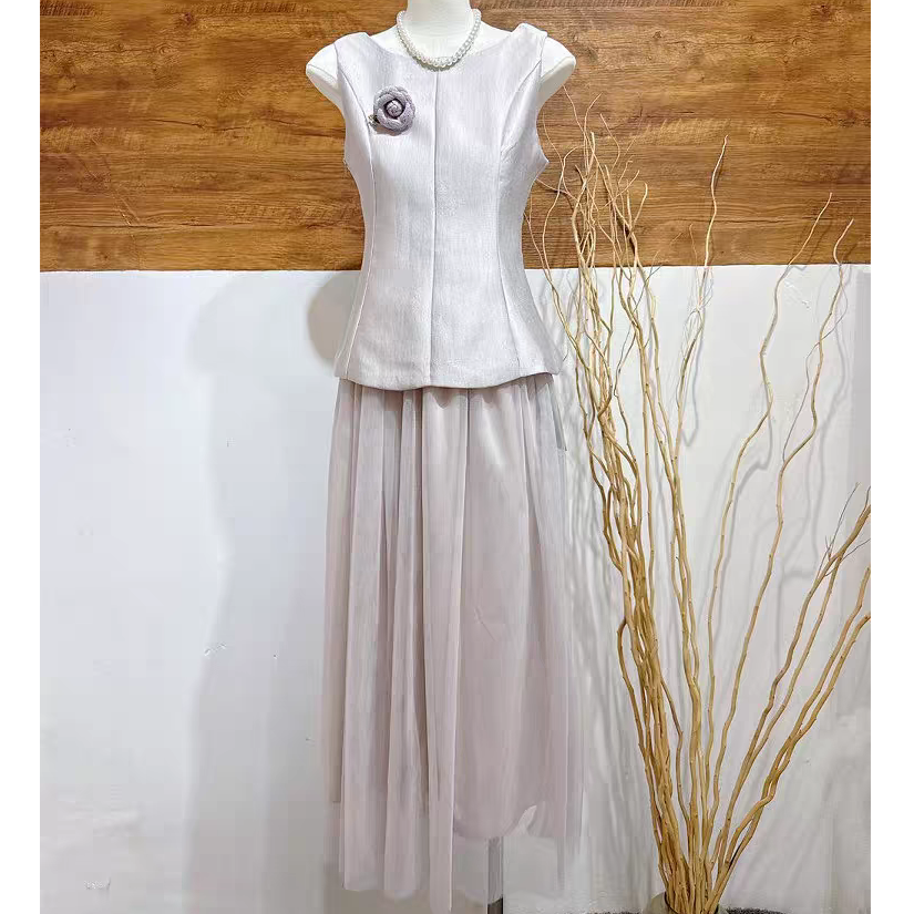 2025年夏季气质别致露背蝴蝶结收腰无袖小香马高腰纱裙套装