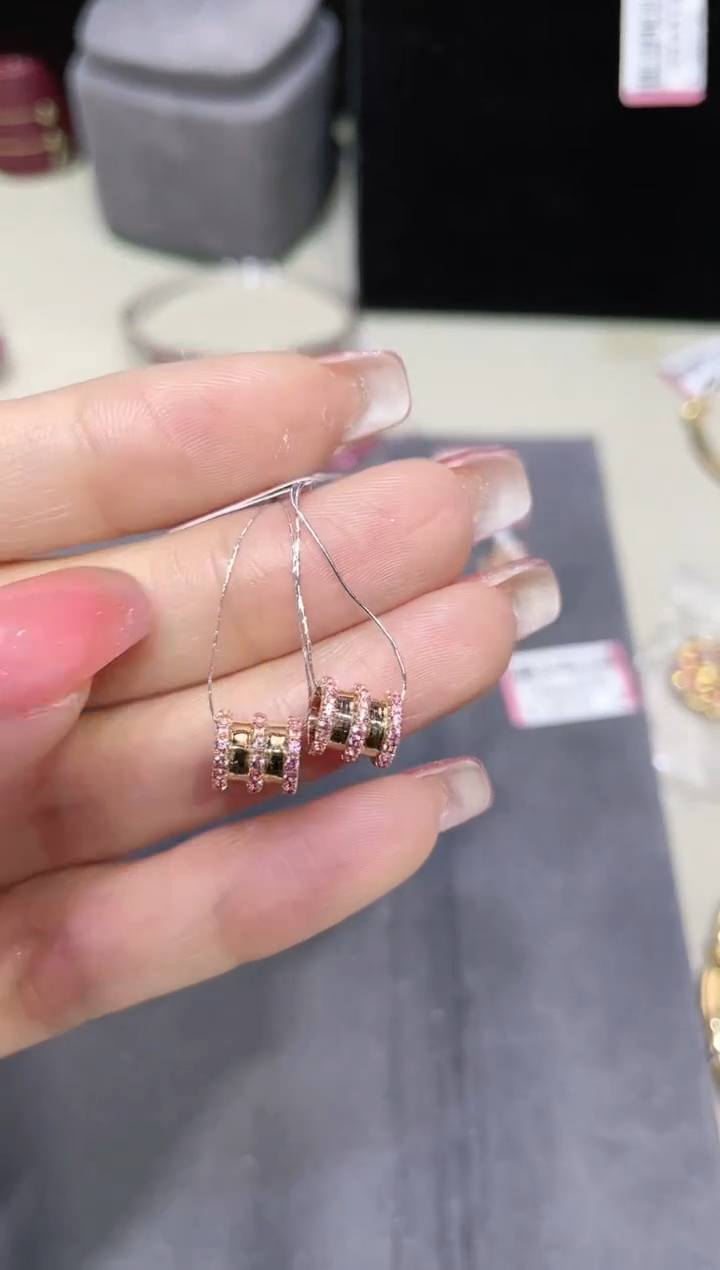 【闪购商品】彩色蓝宝石吊坠18K金镶嵌多样性发其一