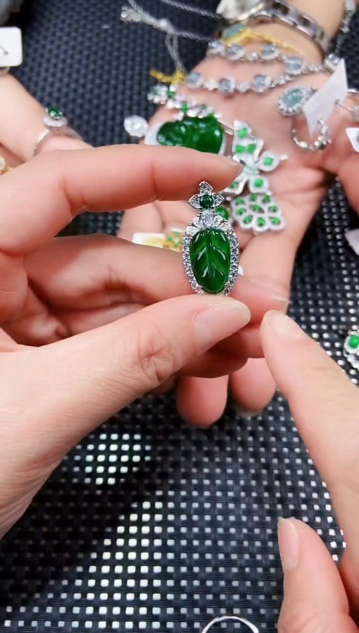 【闪购商品】翡翠吊坠(不含链)未镶嵌111111111