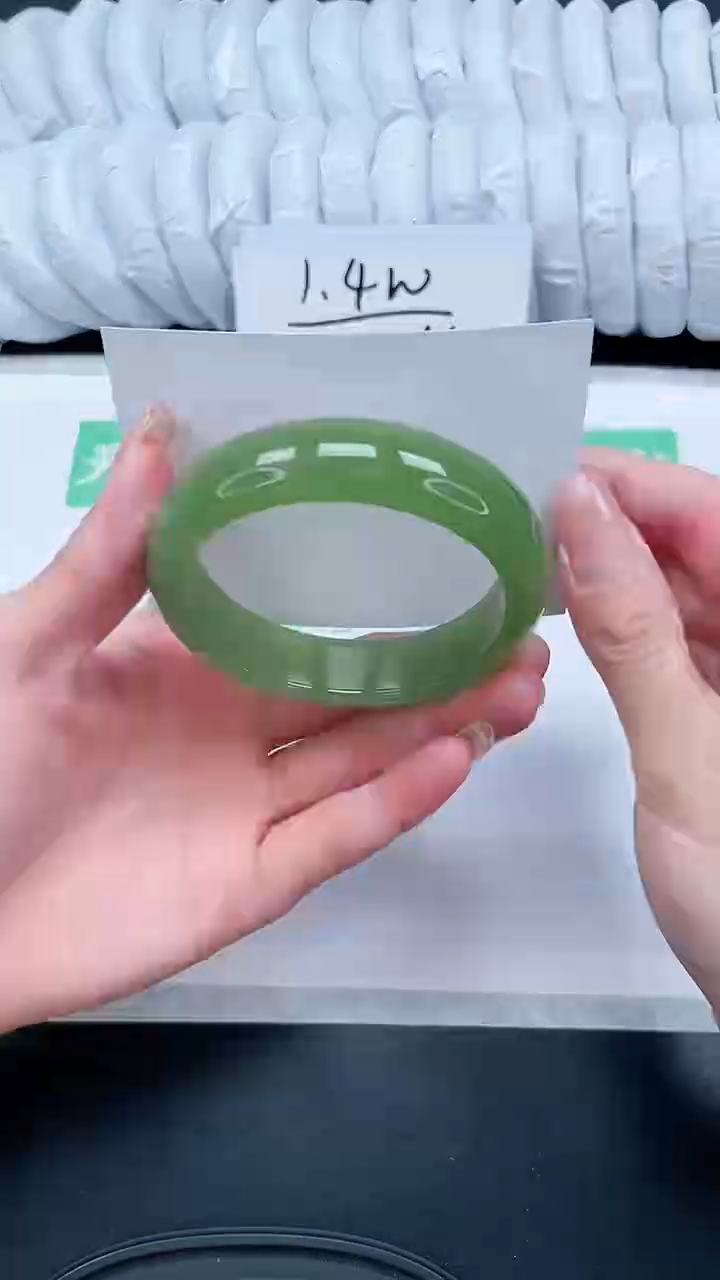 【闪购商品】石英质玉手镯未镶嵌288-60.8