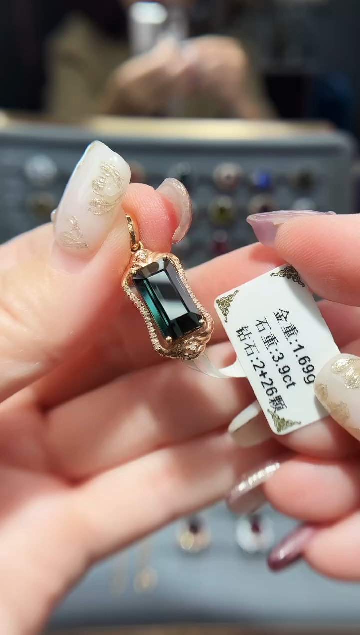 颈饰18K金镶嵌碧玺3.9..