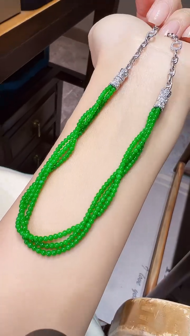 颈饰18K金镶嵌翡翠小米珠