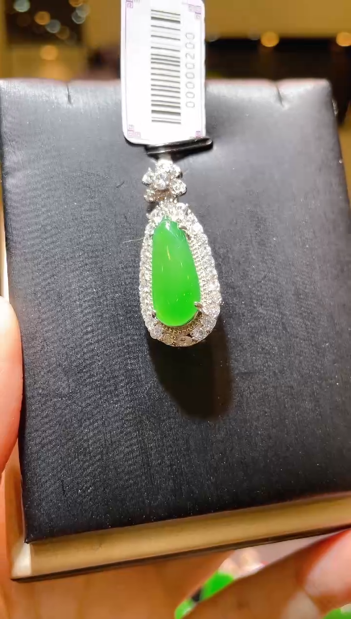 【闪购商品】翡翠吊坠(不含链)未镶嵌A7