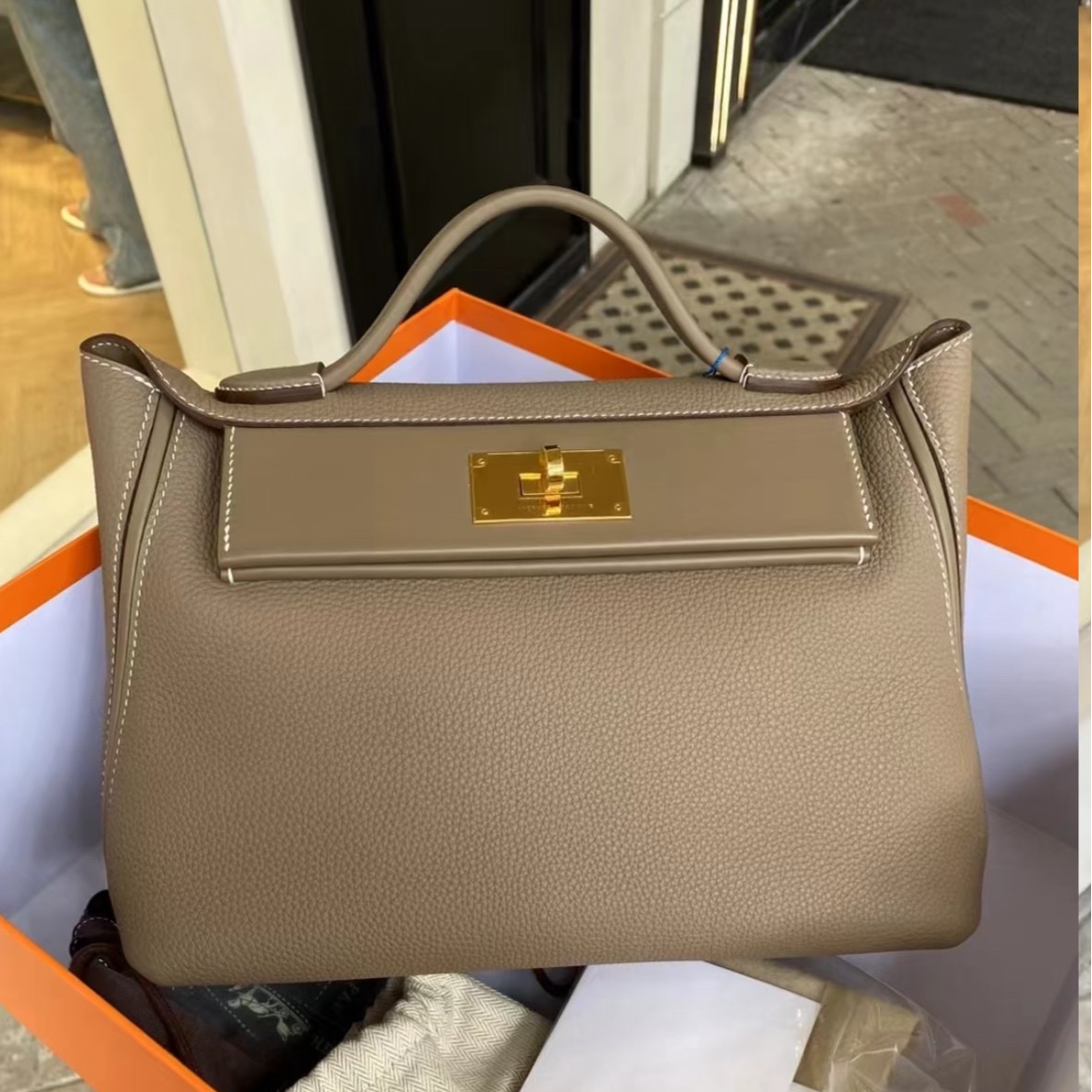 99新 Hermes/爱马仕 珊珊 2424 小号 29 大象灰 Togo皮 Y刻金扣包