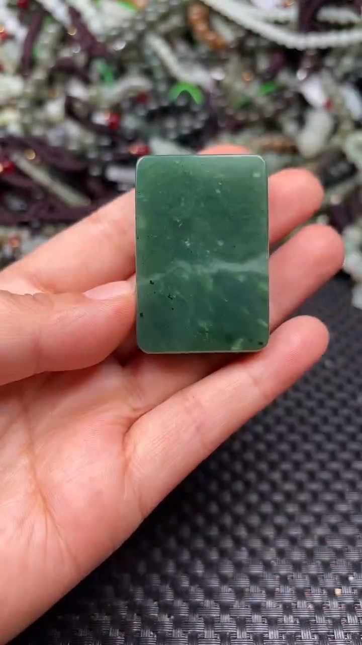 和田玉未镶嵌颈饰1