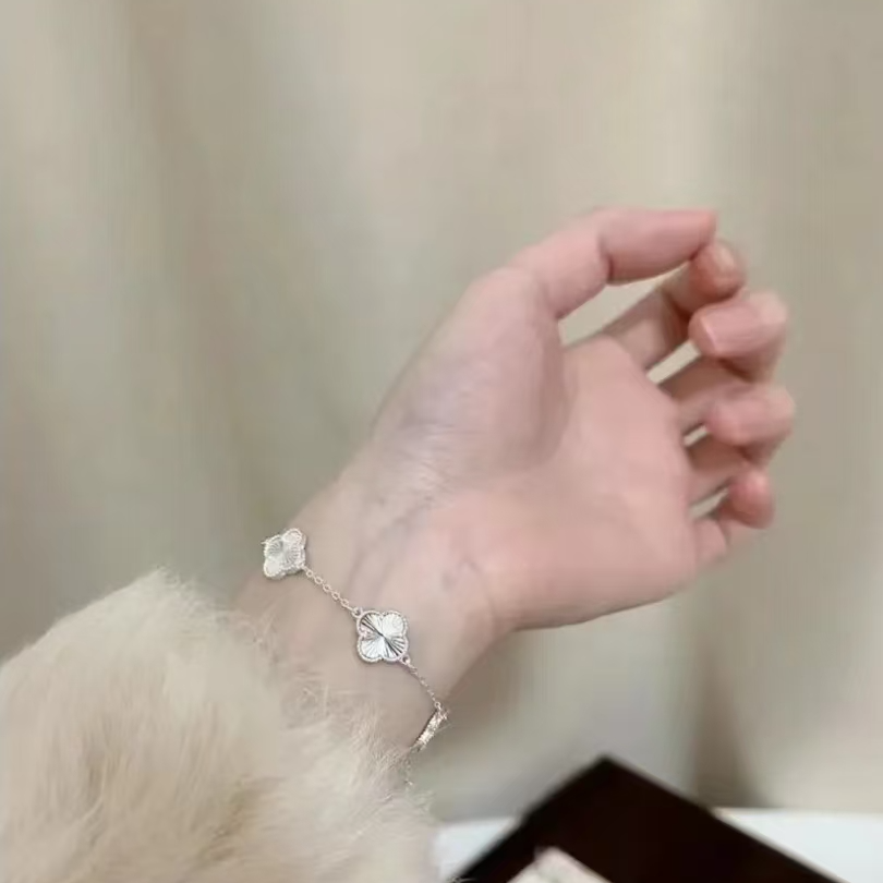 手链 五花四叶草简约百搭送闺蜜女朋友七夕情人节惊喜生日礼物