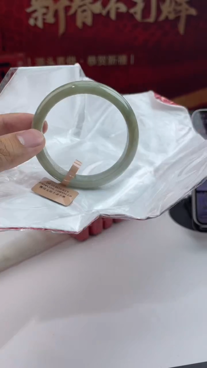 【闪购商品】翡翠手镯未镶嵌9翡翠手镯（微瑕）