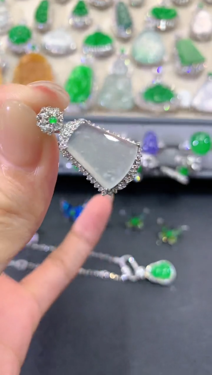 【闪购商品】翡翠吊坠(不含链)18K金镶嵌q19