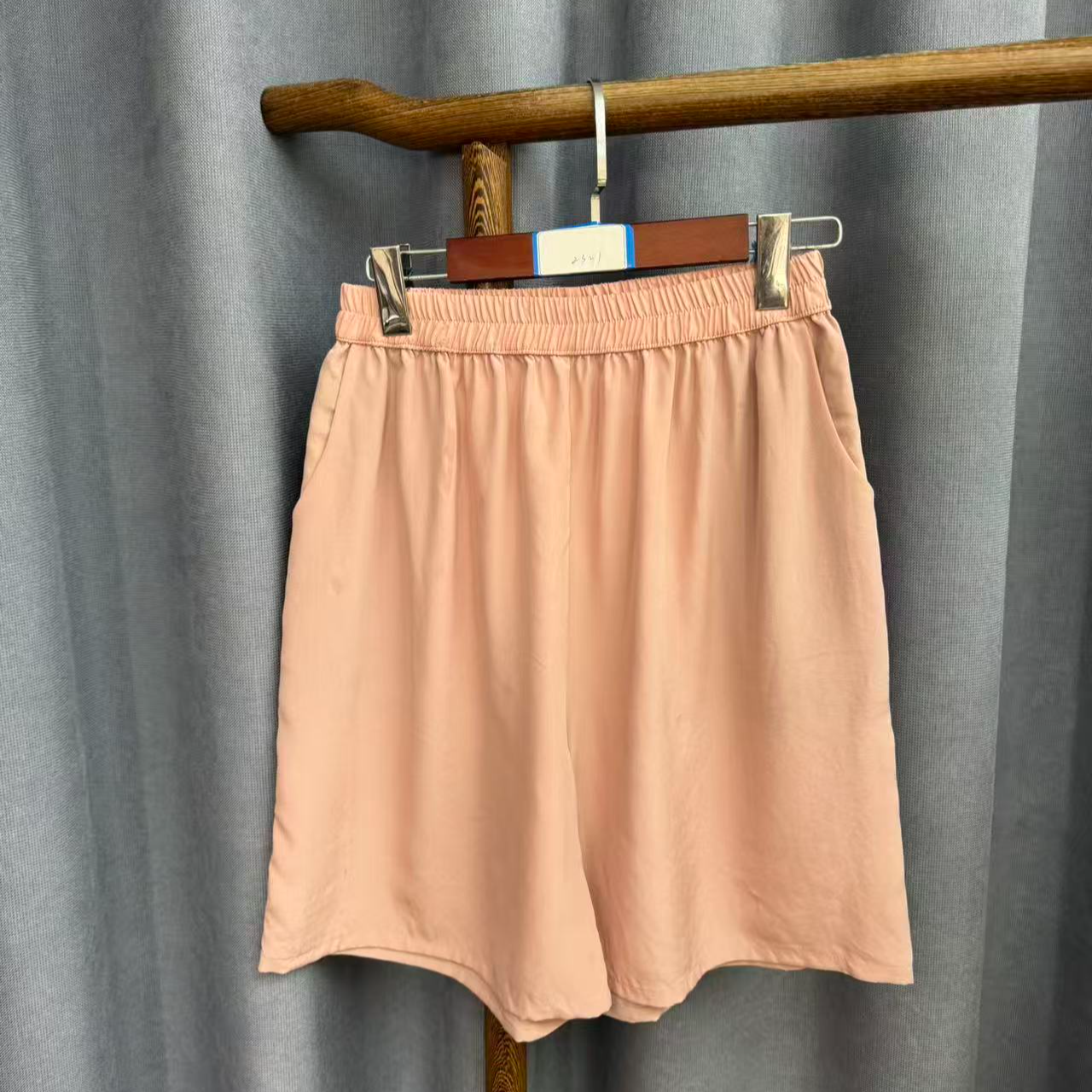 （瑕疵）新款简约百搭宽松桑蚕丝直筒短裤女Z321