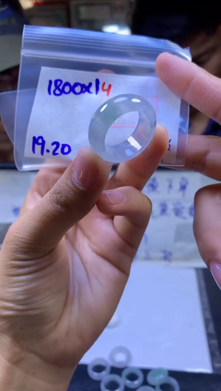 【闪购商品】定制翡翠未镶嵌戒圈#1800元-毛货需精细抛光