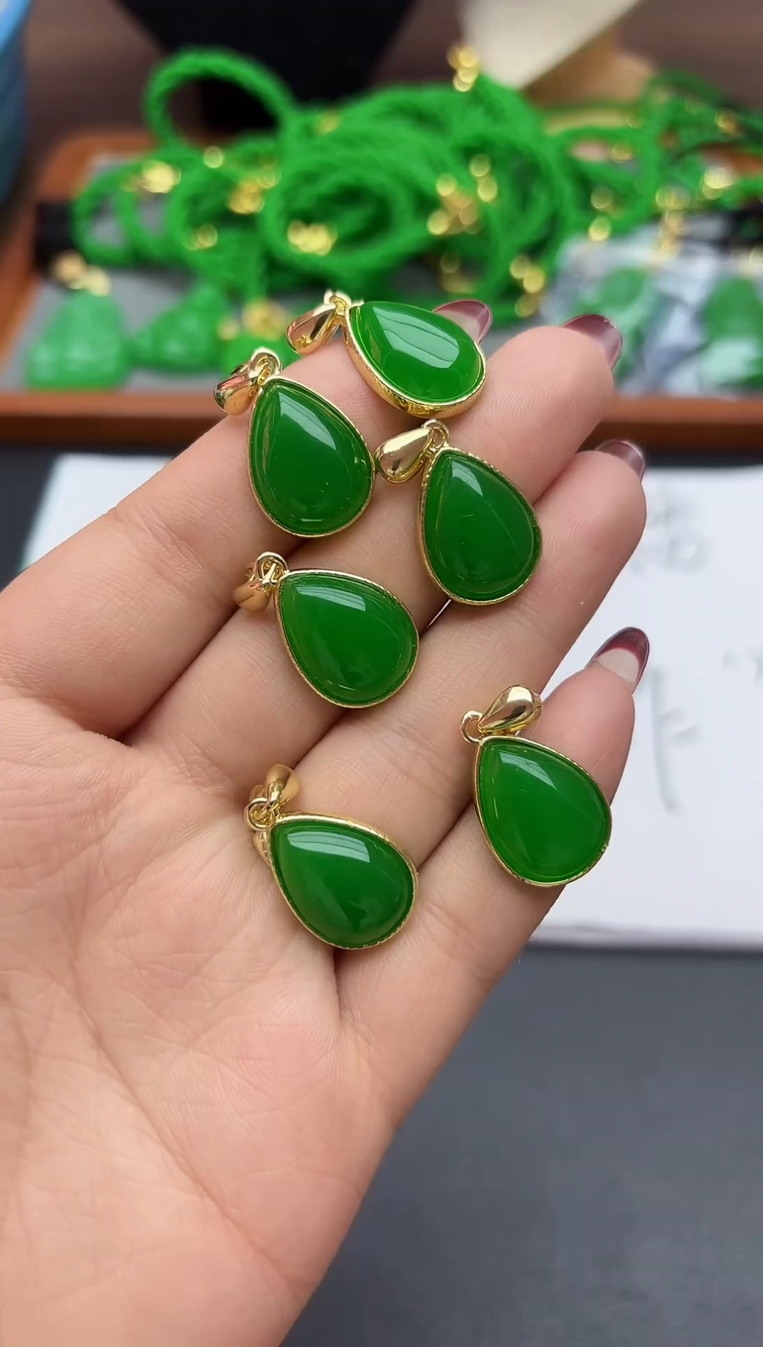 14K金镶嵌翡翠耳饰水滴包边吊坠