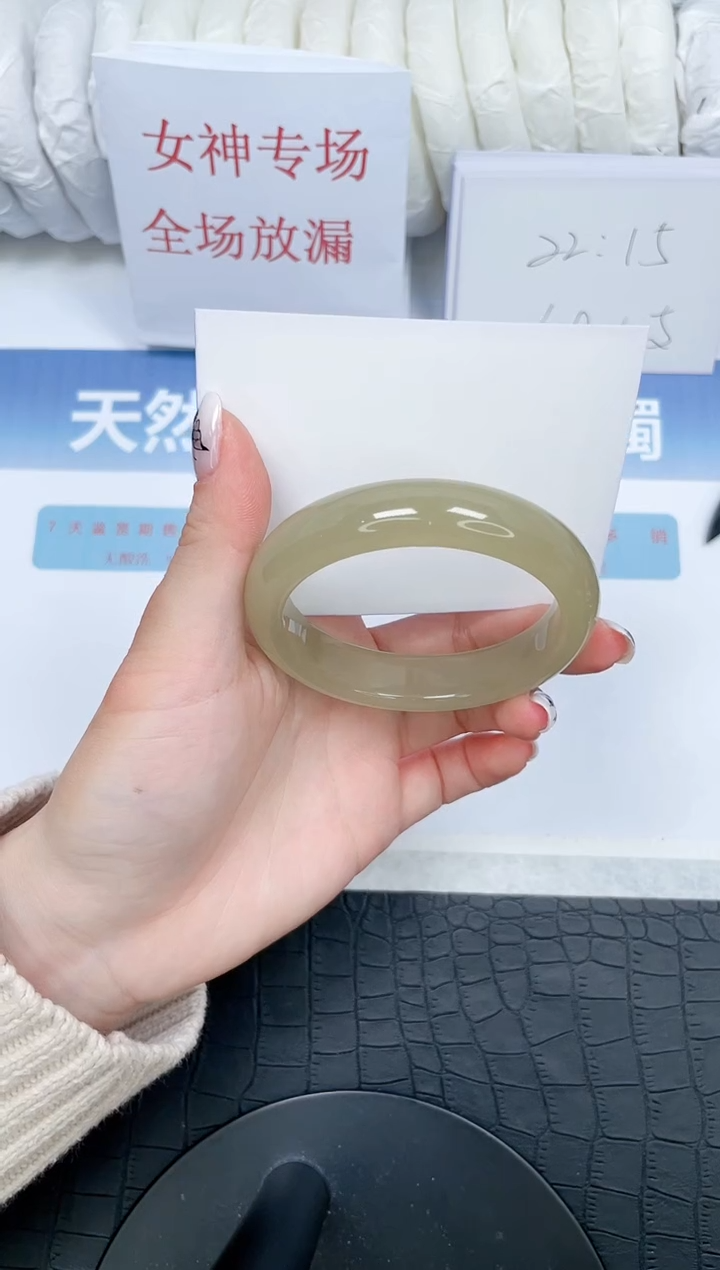 【闪购商品】石英质玉手镯未镶嵌264-56