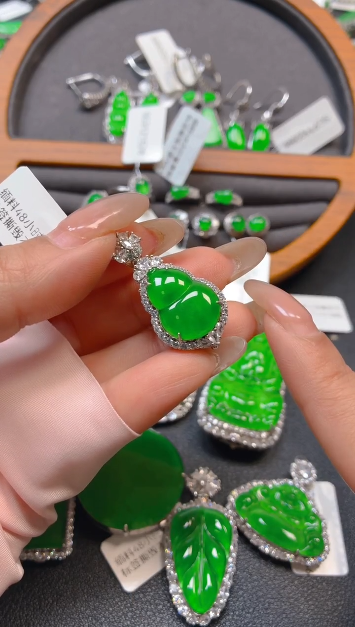 银S925镶嵌翡翠耳饰1