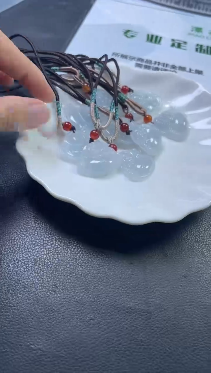 颈饰未镶嵌翡翠佛公多样性发一件