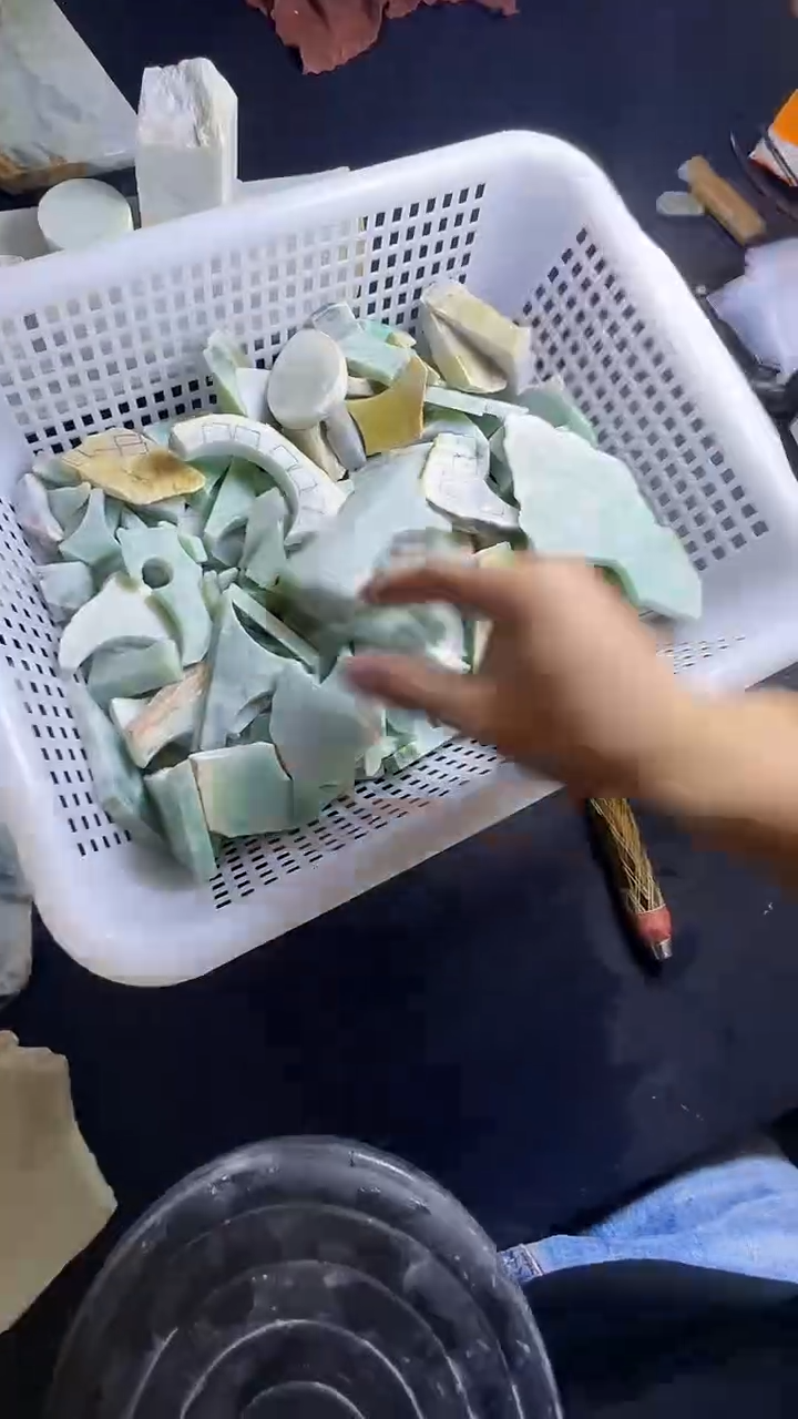 翡翠未镶嵌挂件221翡翠