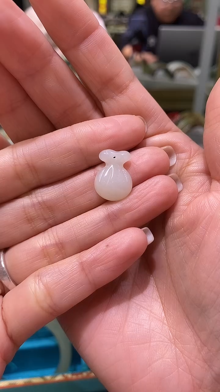 颈饰未镶嵌和田玉?*年和田玉吊坠