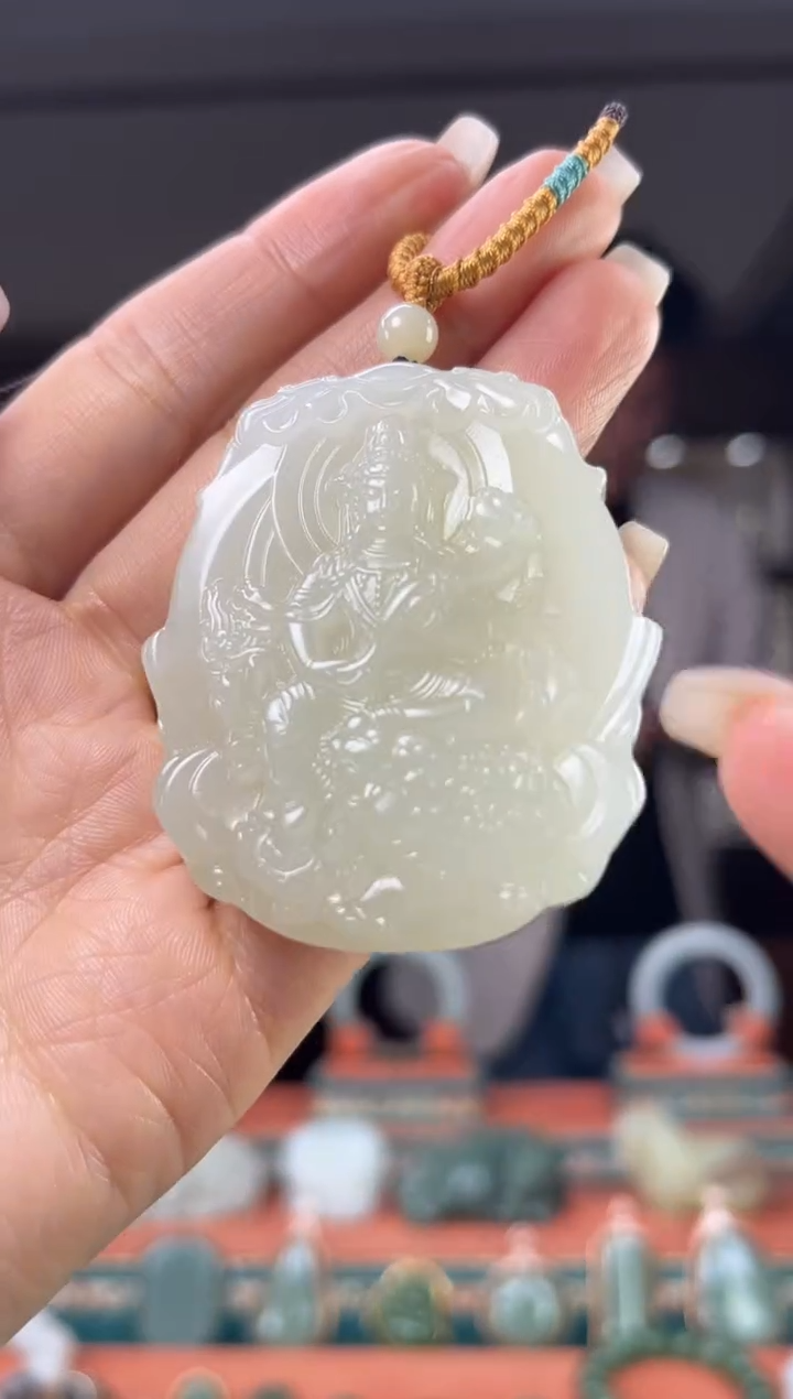 颈饰未镶嵌和田玉佩佩兔