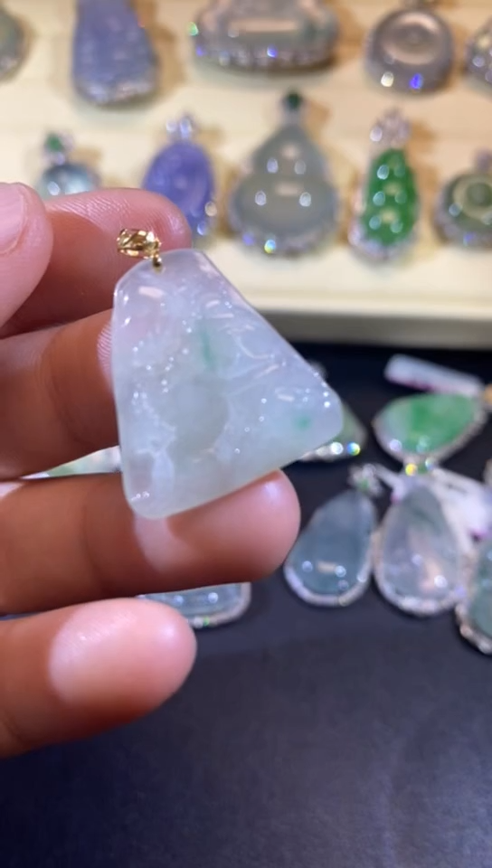 【闪购商品】翡翠吊坠(不含链)18K金镶嵌缅甸天然A货翡翠