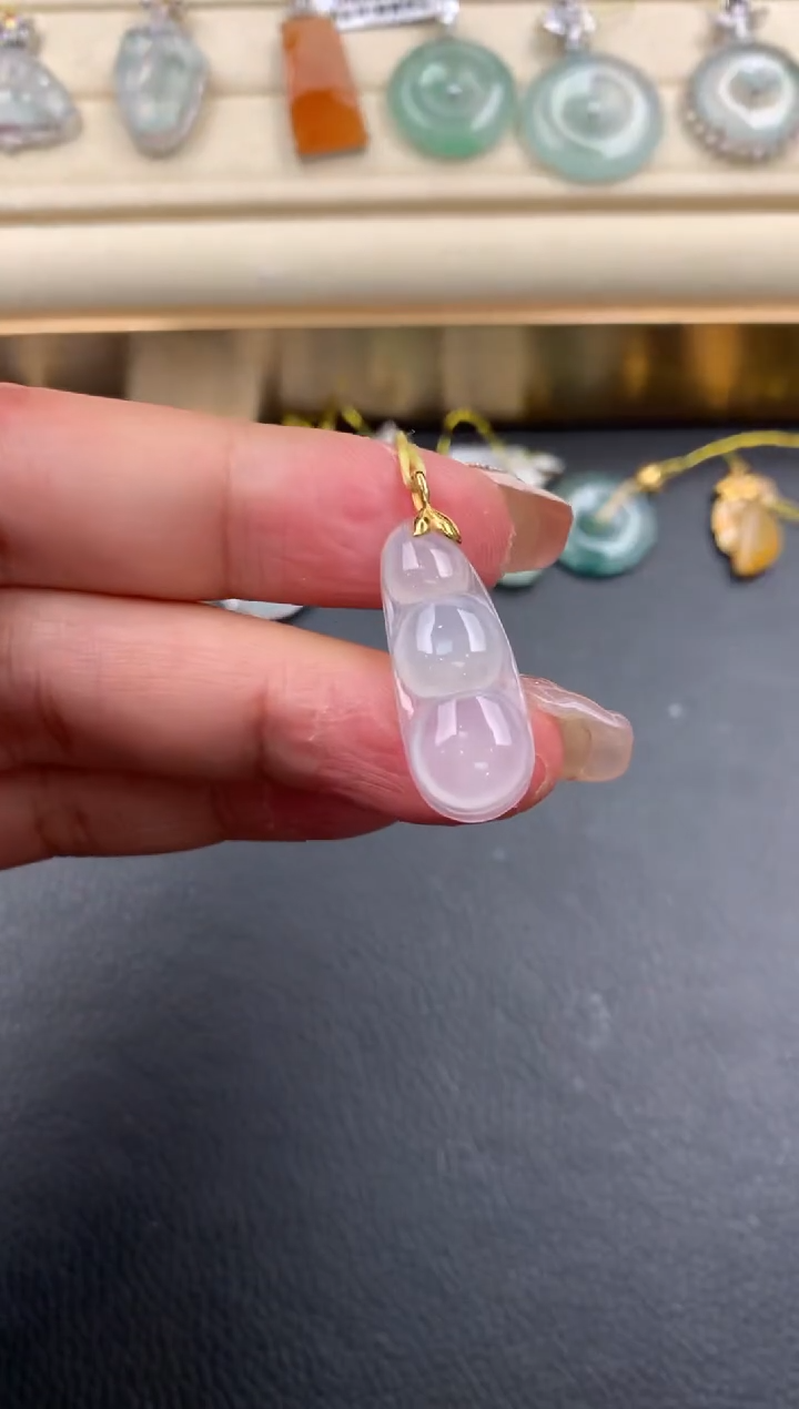 【闪购商品】翡翠颈饰18K金镶嵌D842      