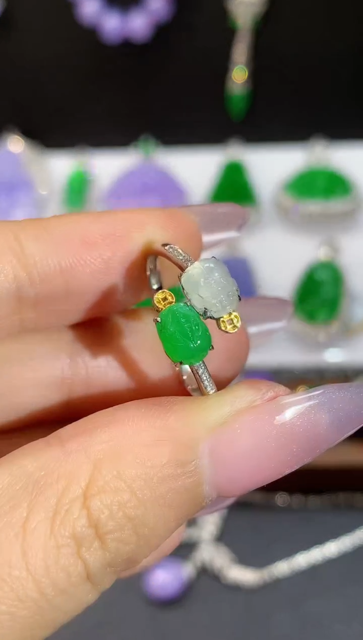 18K金镶嵌戒指翡翠多样性发其一