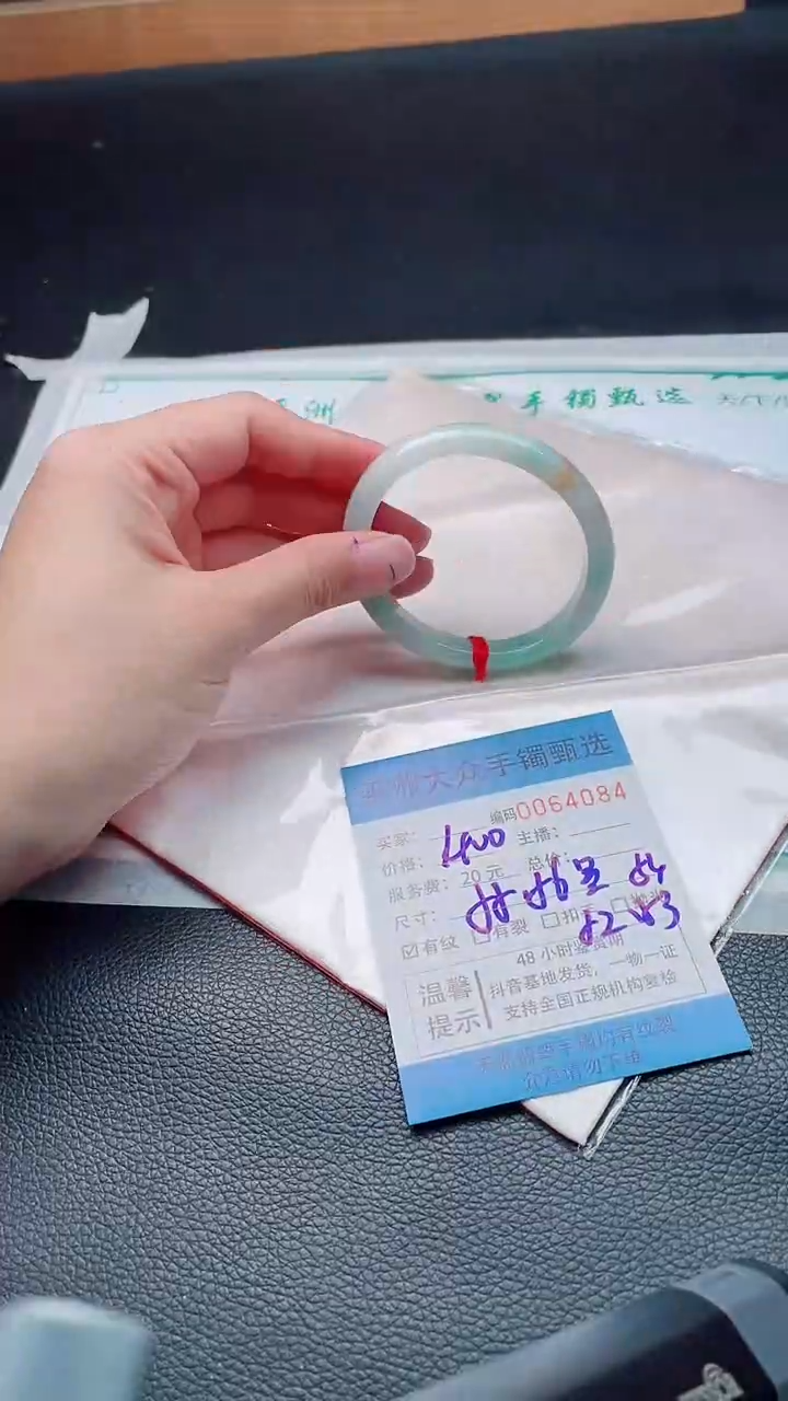 翡翠手镯未镶嵌翡翠手镯