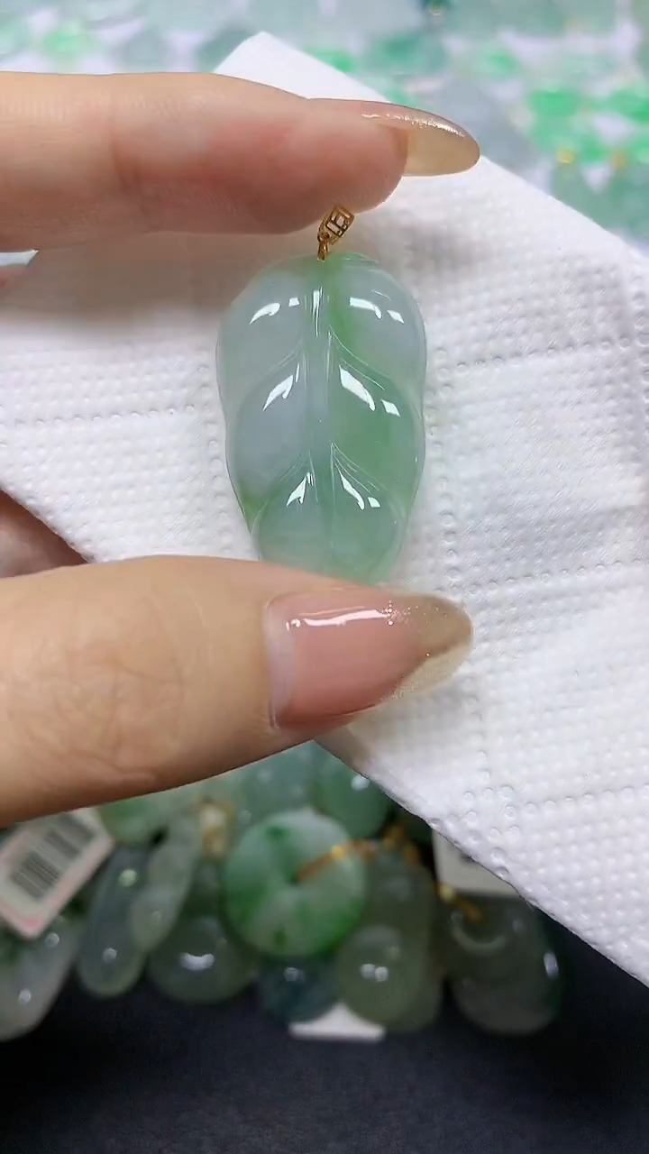 颈饰18K金镶嵌翡翠A货